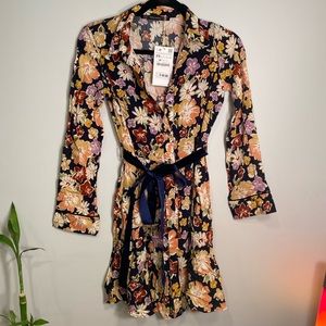 Super cute floral dress!